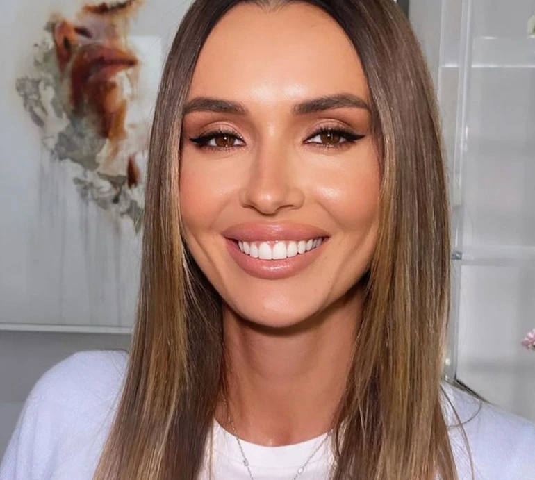 Ліза Ющенко в бікіні похизувалася пляжним дозвіллям на Мальдівах. ФОТО