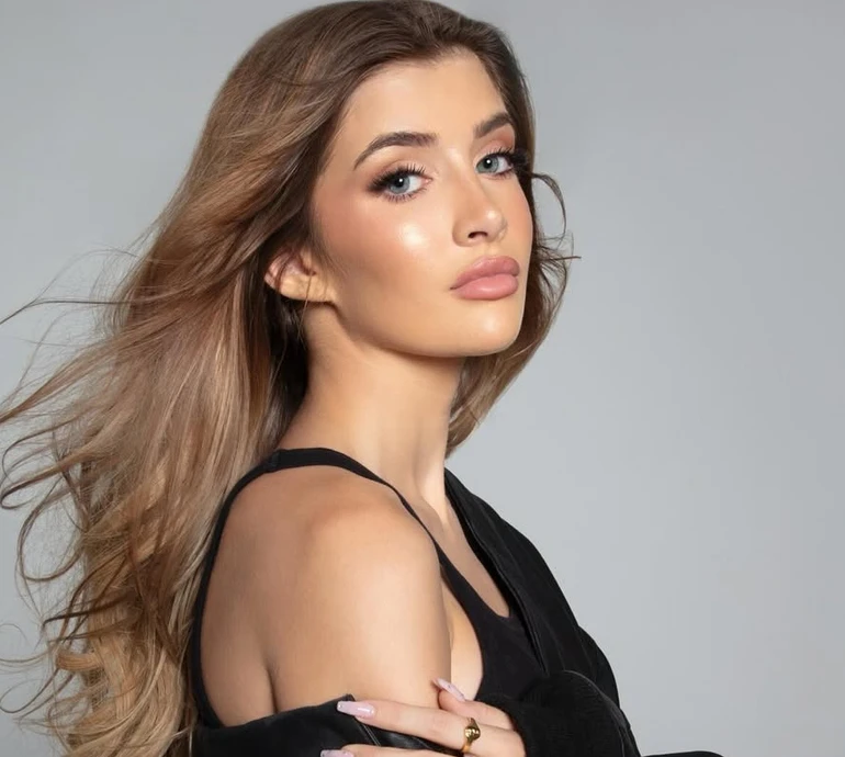 20-річна донька Чарлі Шина пояснила, чому почала публікувати гарячий контент на OnlyFans. Фото