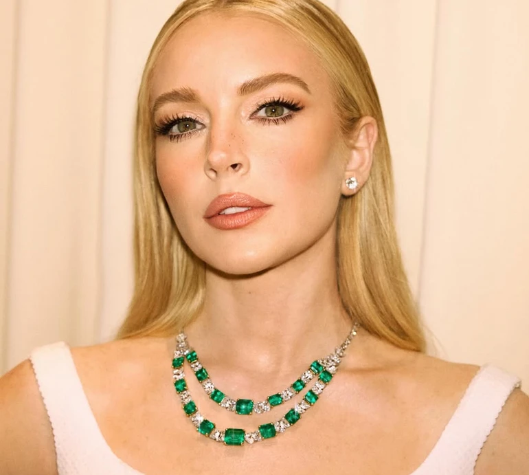 Селфі без мейку, шкіряний лук і розваги 1,5-річного сина: Лохан показала моменти свого життя