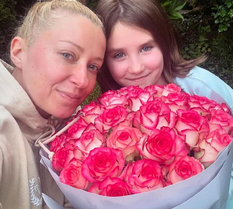 Матвієнко напередодні Дня матері показалася з доньками і покійною мамою та закликала робити усе можливе