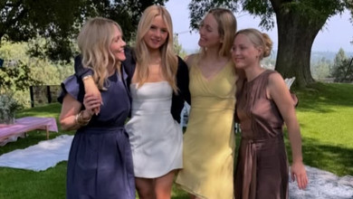 Дженні Гарт заселфилася з 18-річною дочкою-випускницею та замилувала сімейними розвагами. Фото