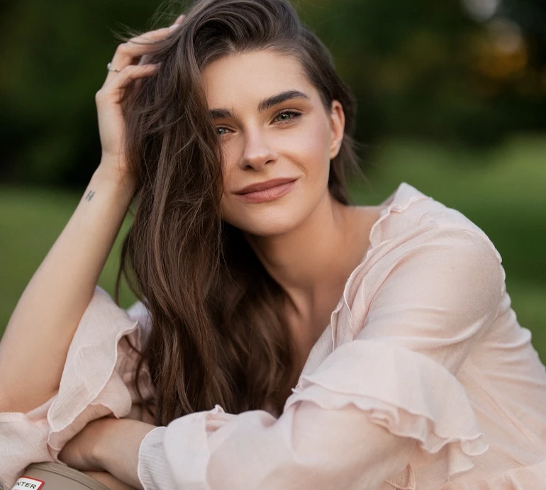 Востаннє так важила в 11 класі: дружина Остапчука похвалилася стрункістю та озвучила цифру. Фото