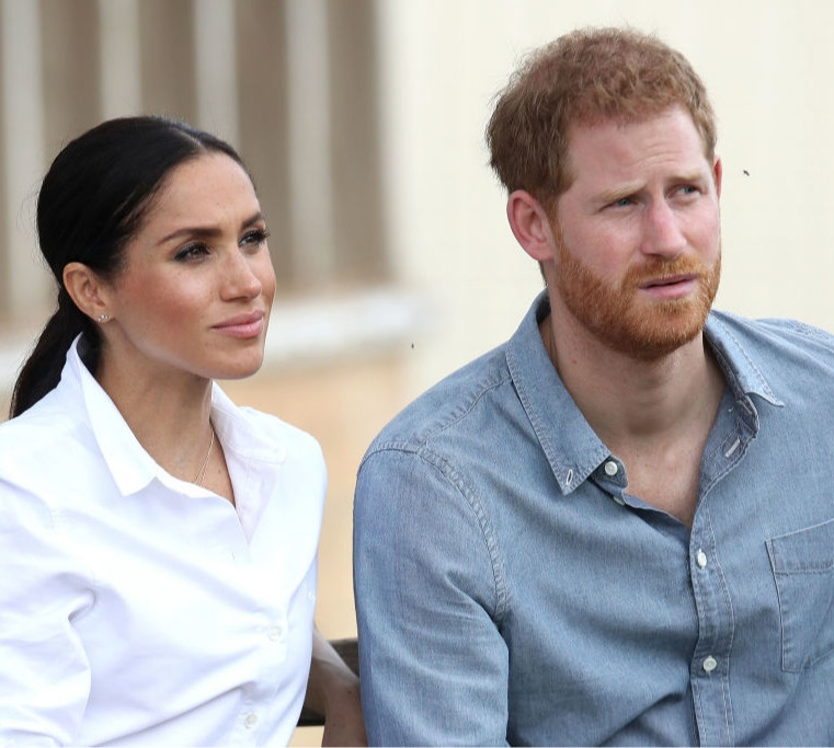 Повні лицеміри: принца Гаррі та Меган запідозрили в тім, що вони злили ЗМІ особисту розмову з Чарльзом ІІІ