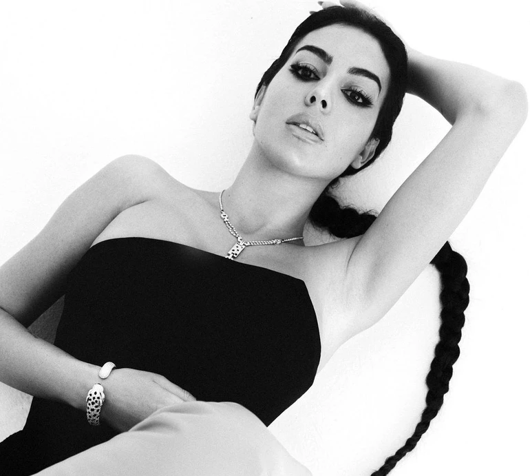 Усе життя тяжко працювала: наречена Роналду в лакшері брендах знялася для глянцю та схотіла надихати інших