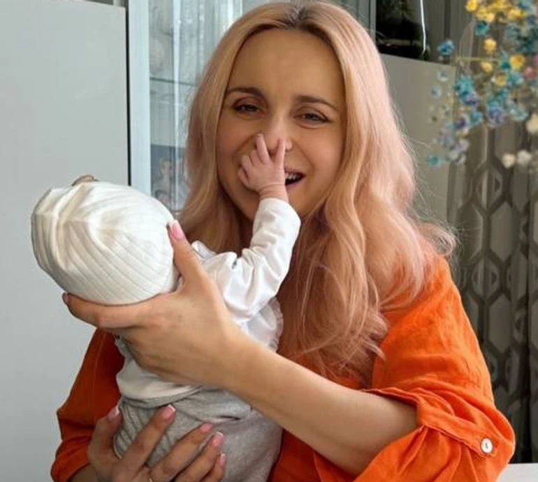 Народилася на 3 дні раніше: Ребрик розказала про пологи, годування та сон 2-тижневої доньки