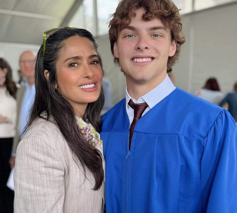 Не мачуха, а друга мама: Хаєк завітала на випускний сина чоловіка від Євангелісти. Фото