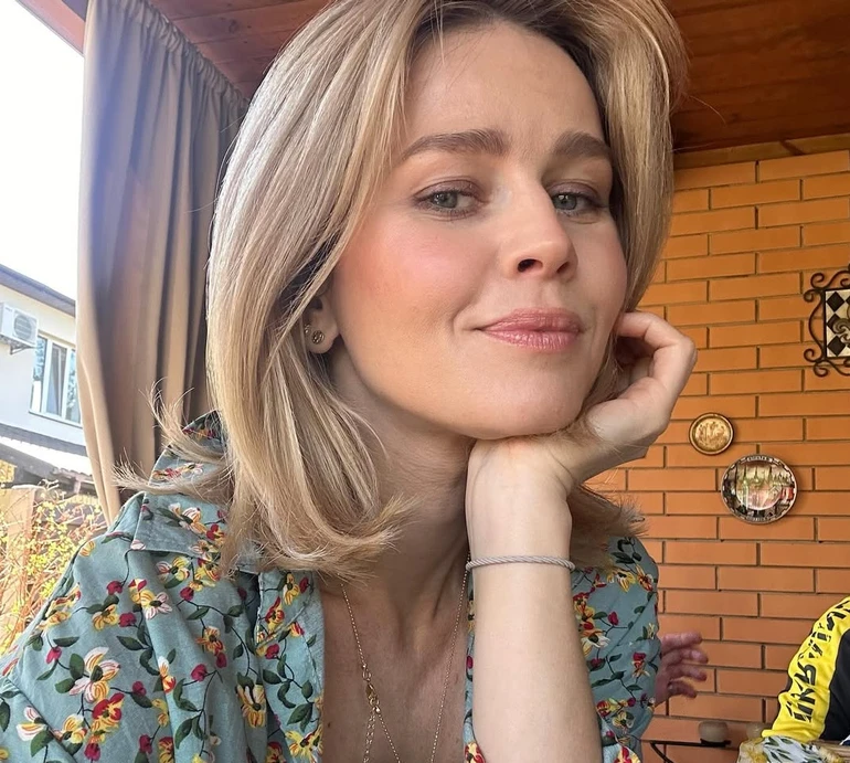 Було класно: Кузнецова заявила про розставання з бойфрендом-росіянином та попозувала топлес з нагоди 38-річчя