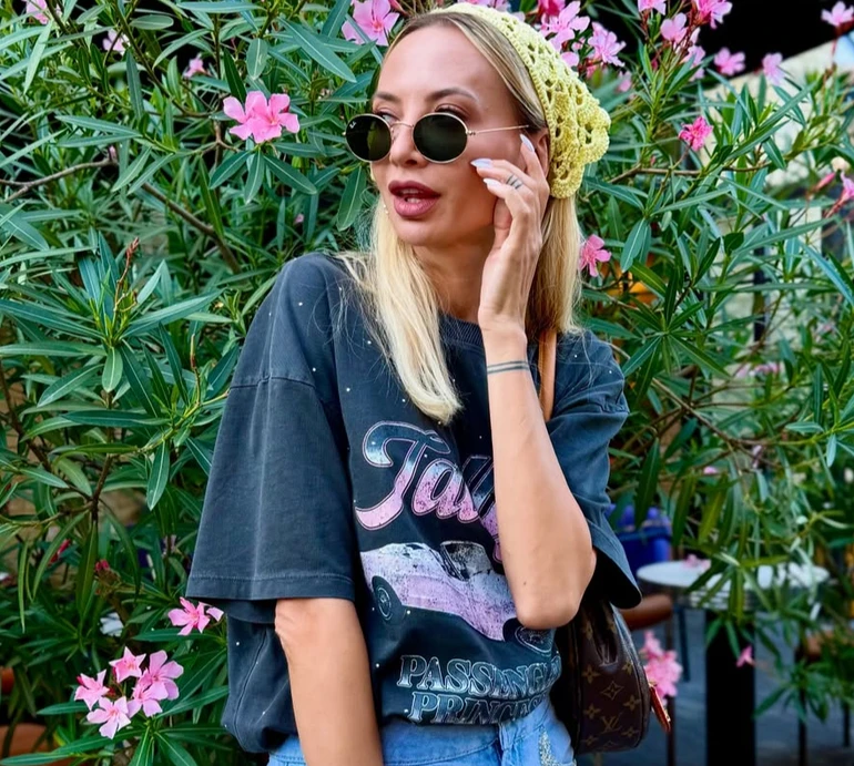 Люблю з тобою: Сопонару поділилася літніми пригодами з чоловіком-британцем і показалася в бікіні на гойдалці. Відео