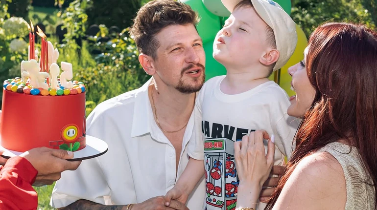 З аніматорами та тематичним тортом: MamaRika влаштувала яскраве свято у стилі Супер Маріо на 5-річчя сина