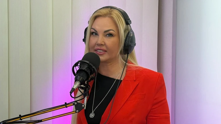 Які ви су*а, експерти усі!: Камалія різко відповіла критикам своїх танців на військовому бронеавті