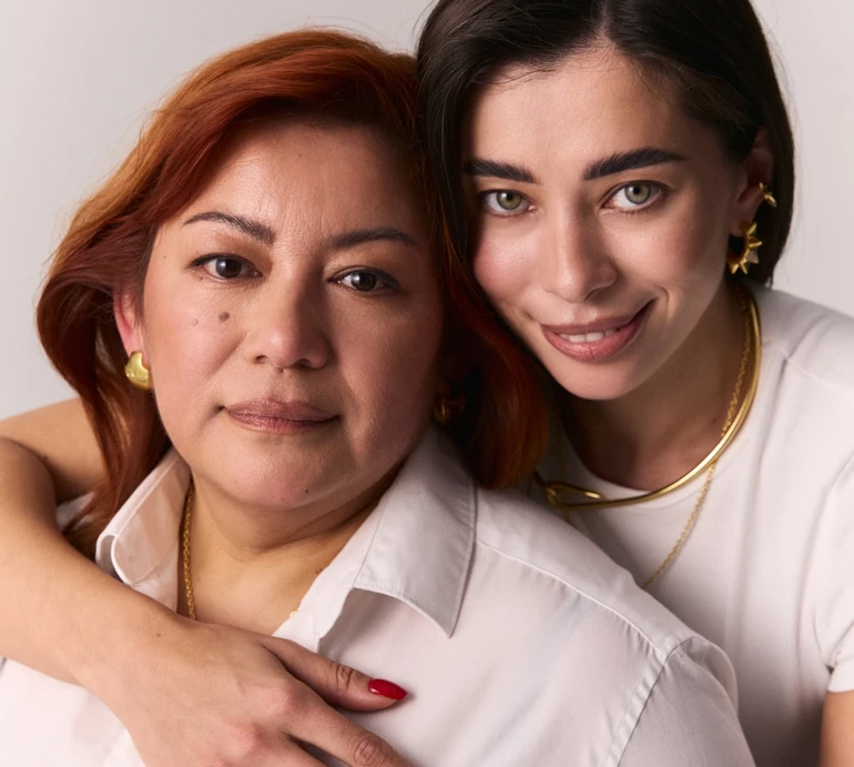 Неплях із мамою пообіймалися заради теплих кадрів до Дня матері