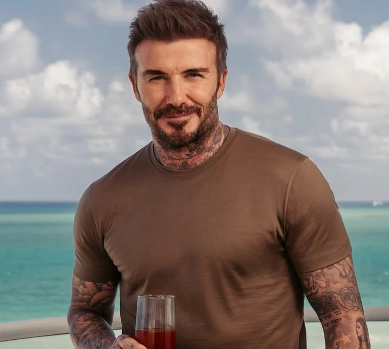 Бекхем через сильний біль опинився в лікарні та показався після операції. Фото