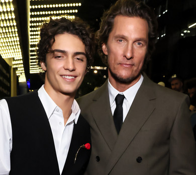 МакКонахі з 17-річним сином попозували на прем'єрі фільму, де разом зіграли