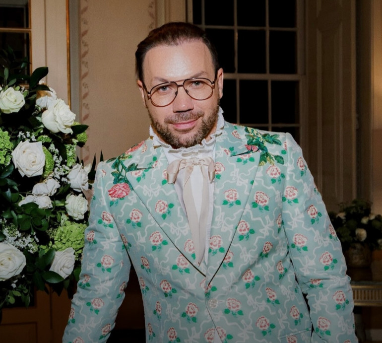 Прозоре взуття та сумки-мішки: Андре Тан назвав головні тренди 2025, які не зникнуть у новому році