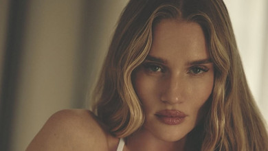 Затишний лук та розслаблені пози: Хантінгтон-Вайтлі засвітила свій вражаючий прес