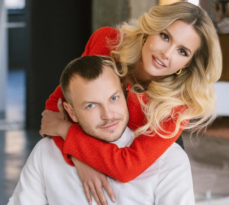 Безмежно кохаю: Гусєв показав цілунки з дружиною і обійми з дочкою від колишньої