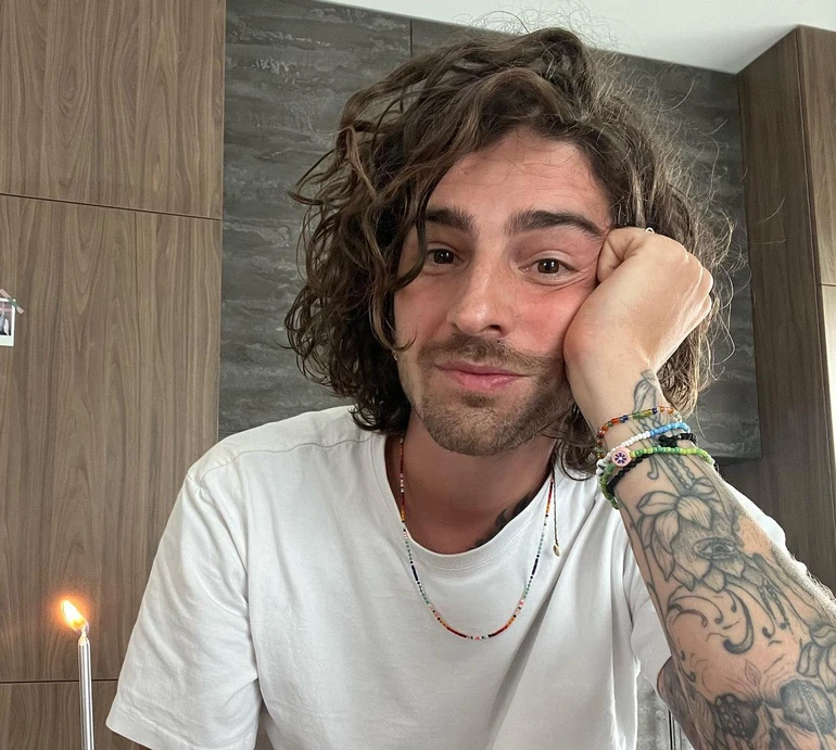 8 годин у черзі і новий квест: Дантес показав, як сходив до ТЦК