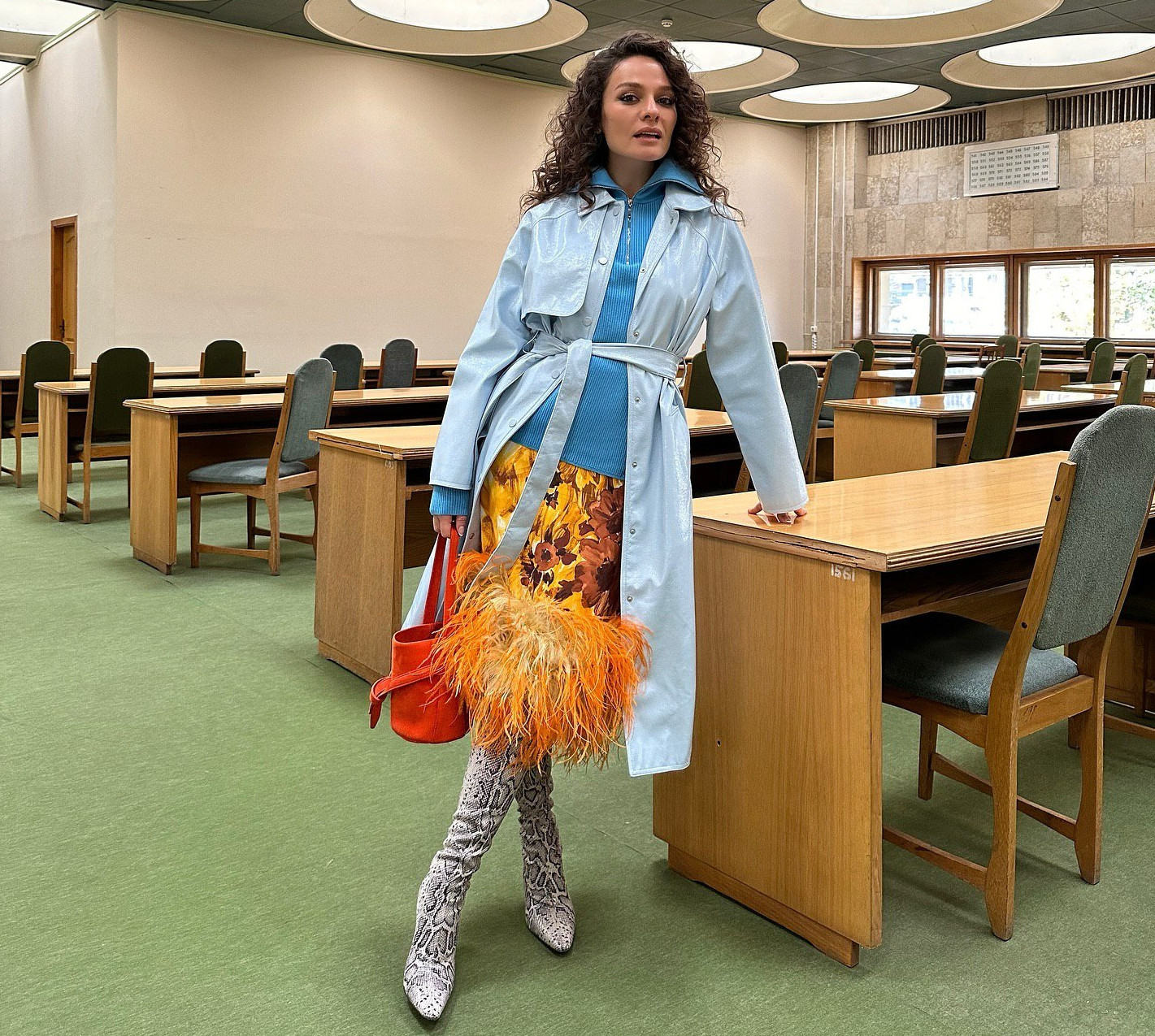 Абсурд, блиск та складні силуети: як носити трендовий максималізм. Фото