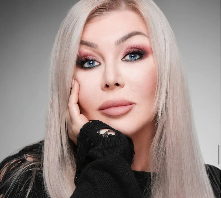 55-річна Білик оголила стегно у ліжку та поставила провокаційне питання