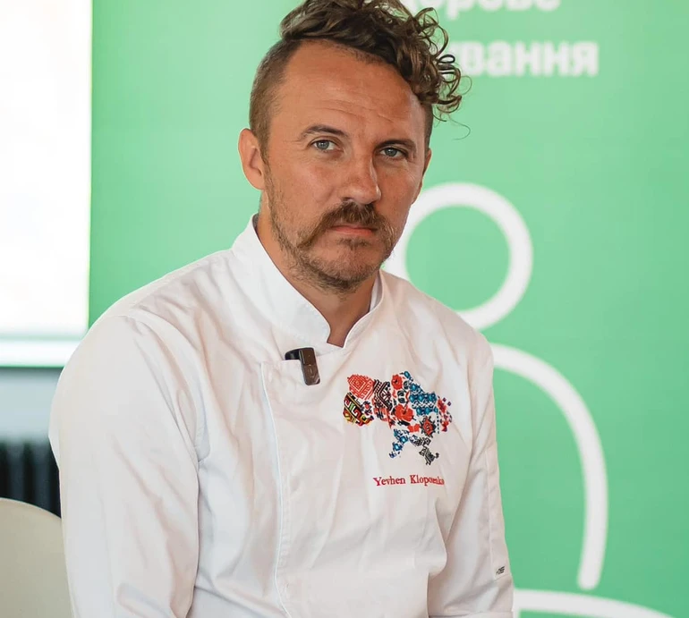 Еспресо, оцет, полуниця: Клопотенко здивував оригінальними варіантами подачі молодої картоплі. Відео