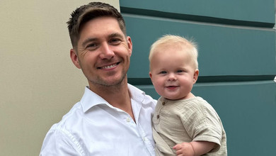 Остапчук на кумедному фото показав, як підріс його син за 8 місяців