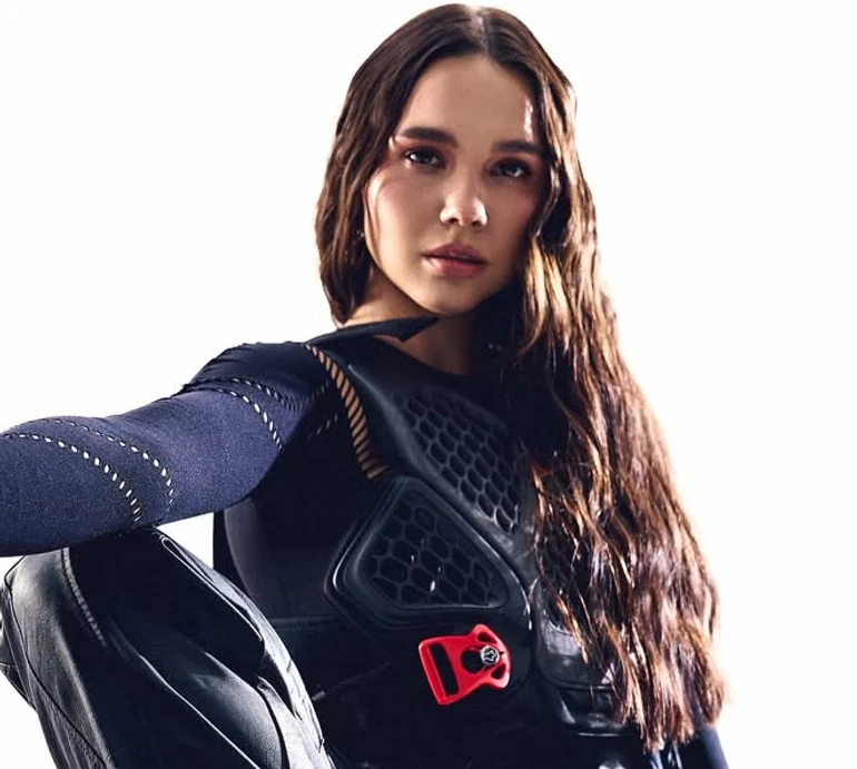 Татарінцева в обтислому латексі спокусливо повигиналася на байку і назвала головні висновки за 34 роки життя. Фото