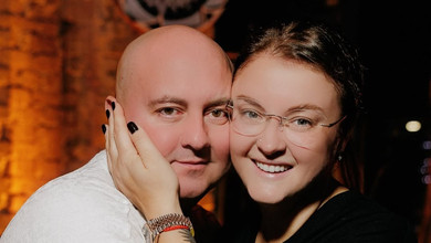 Моя душа: шоумен Ткач привітав дружину з днем народження, а вона похвалилася квітами від нього