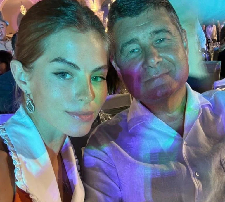 Онищенко привітав матір своєї доньки з 7-ю річницею і показав святкове фото