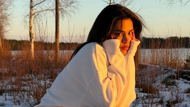 Кунакі в Лапландії показалася без мейку і посвітила голими ніжками серед снігів