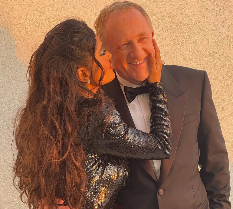 Любити тебе так само просто: Хаєк ніжно привітала чоловіка з 15-ю річницею шлюбу. Фото