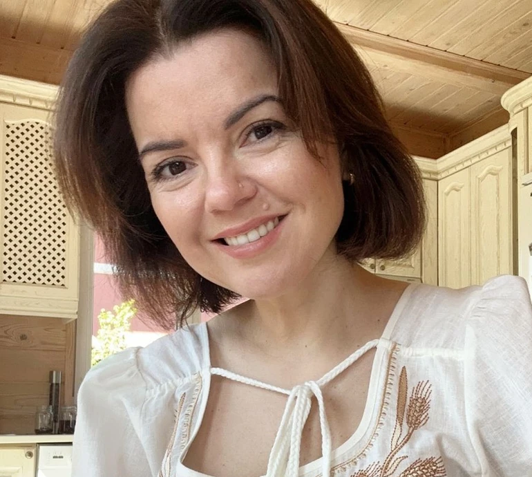 Відтепер усі мої діти вдома: Падалко показалася з молодшою донькою, яка повернулася до України. Фото