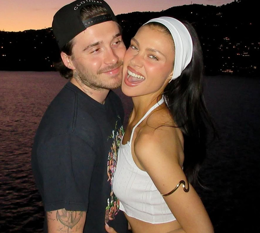 Син Бекхемів зазнімкував голу дружину в ванні, а вона показалася з цигаркою