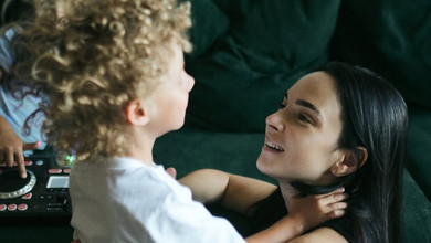 Сам зняв собі шви: Мірошниченко розповіла про нову витівку 4-річного сина