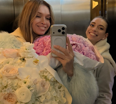 Висока мода, квіти і сяйво: Брежнєва з молодшою донькою влаштували собі день розваг у Парижі