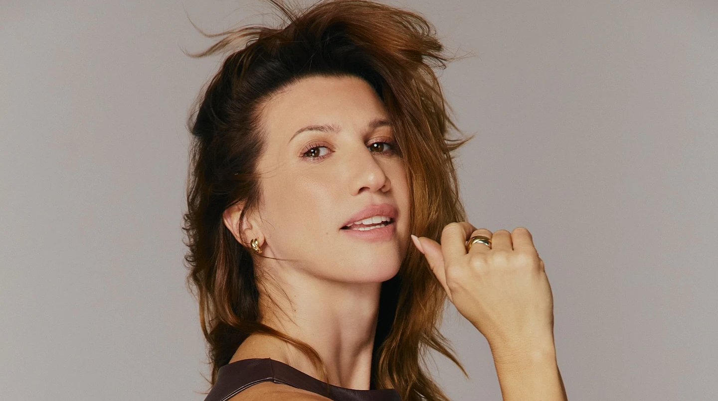 Оголена Луценко похвалилася пружною дупцею в душі та на селфі у ванній