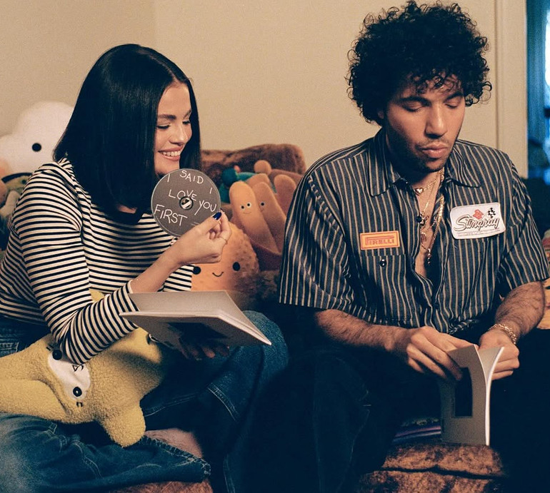 Гомес у День закоханих показала ніжні цілунки з нареченим у новому кліпі