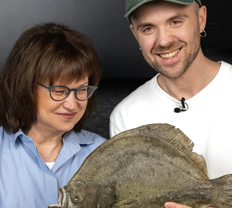 Їжа Бердянська: Кацурін із мамою показали, як готувати камбалу і весняний салат. Відео