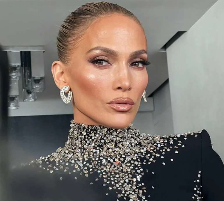 55-річна Лопес під час репетиції дістала травму обличчя. Фото