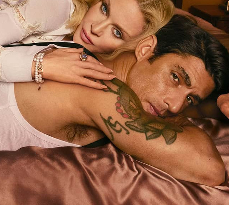 67-річна Мадонна у корсетному луці знялася в пристрасній рекламі Dolce&Gabbana з таємничими чоловіками. Відео