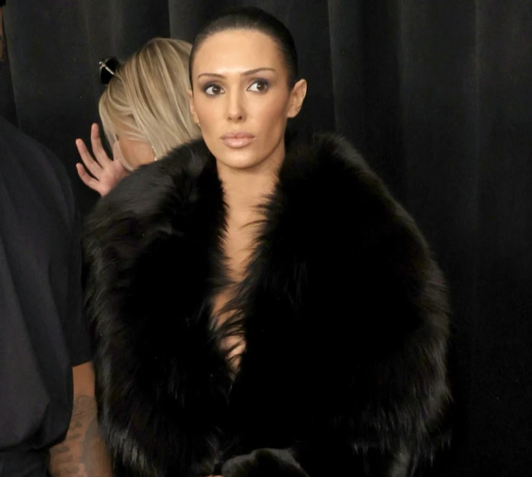 Дружина Веста епатувала Instagram своєю голою дупцею. Фото