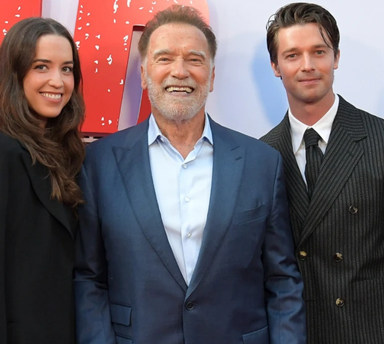 Шварценеггер з усіма дітьми від Шрайвер попозував на власній прем'єрі. Фото