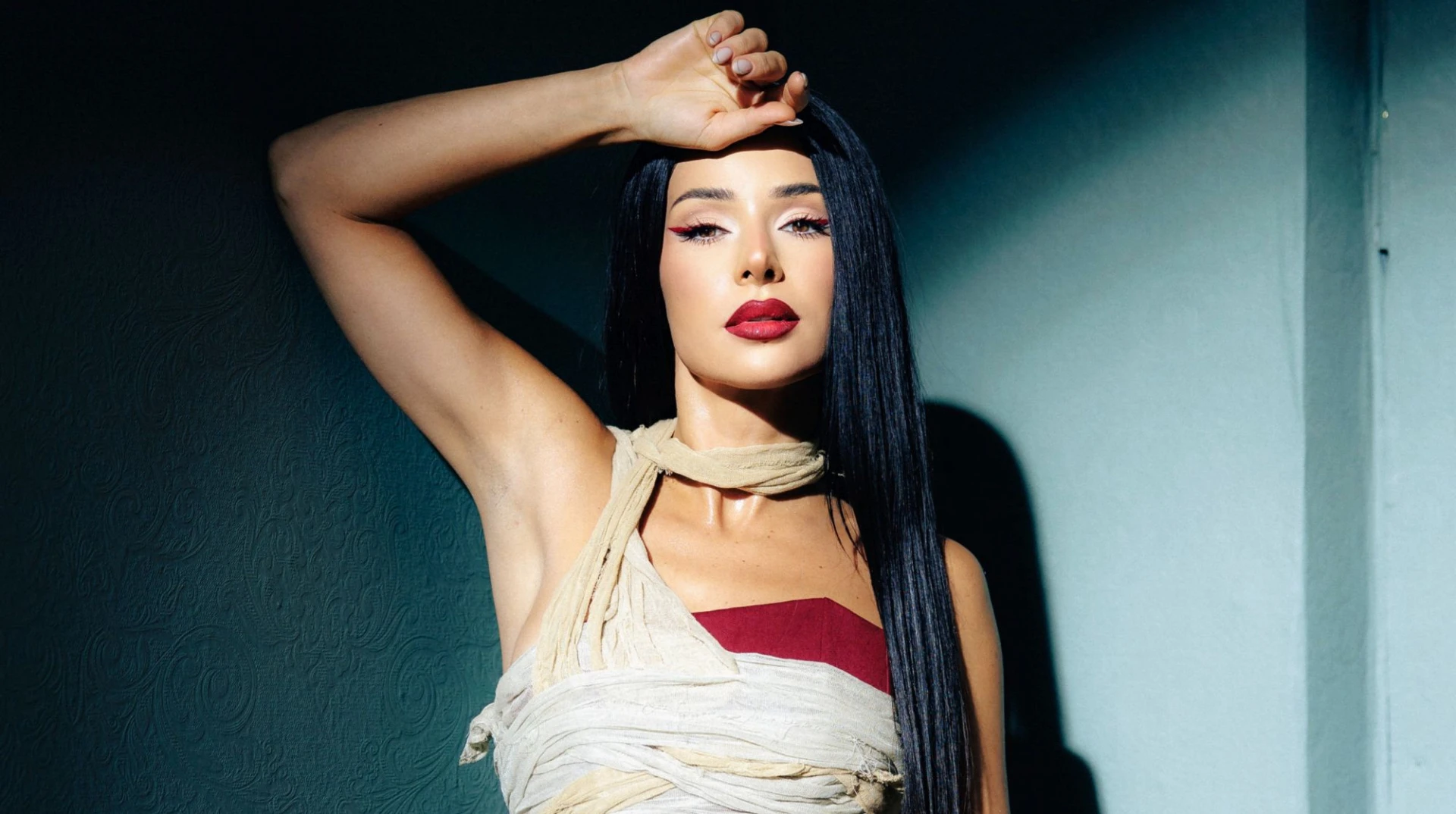 Королева драми Огнєвіч вразила гнучкими позами у пристрасному кліпі