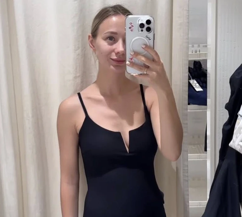 Суцільний чи роздільний? Дружина Павліка приміряла купальники та зізналася, чи ходить у спортзал