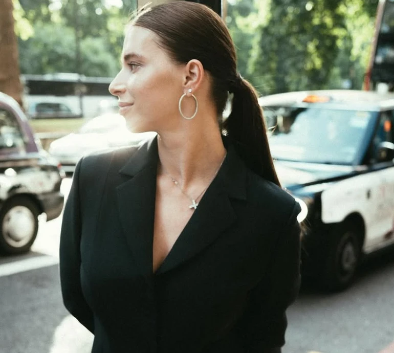 Обійми з дітьми, море та бокс: дружина Усика яскравими фото попрощалася з літом