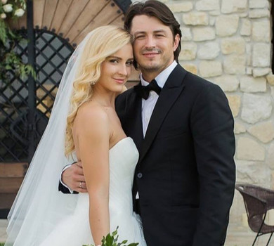 За спиною - гігабайти спогадів: Притула весільними фото привітав дружину з 10-ю річницею