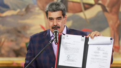 Лідер Венесуели Мадуро на мітингу станцював під гасло Ні війні, так миру: реакція мережі