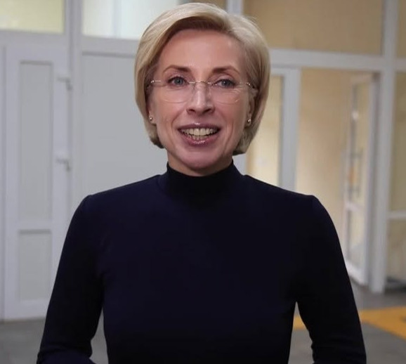 Фізкульт-привіт: Верещук у день свого 46-річчя похизувалася рельєфом пресу. Фото