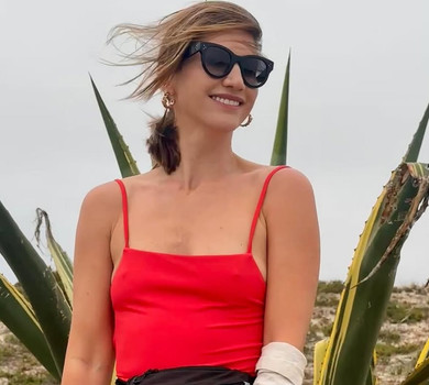 Гола Луценко у намальованому купальнику поділилася досвідом відпочинку на нудистському пляжі