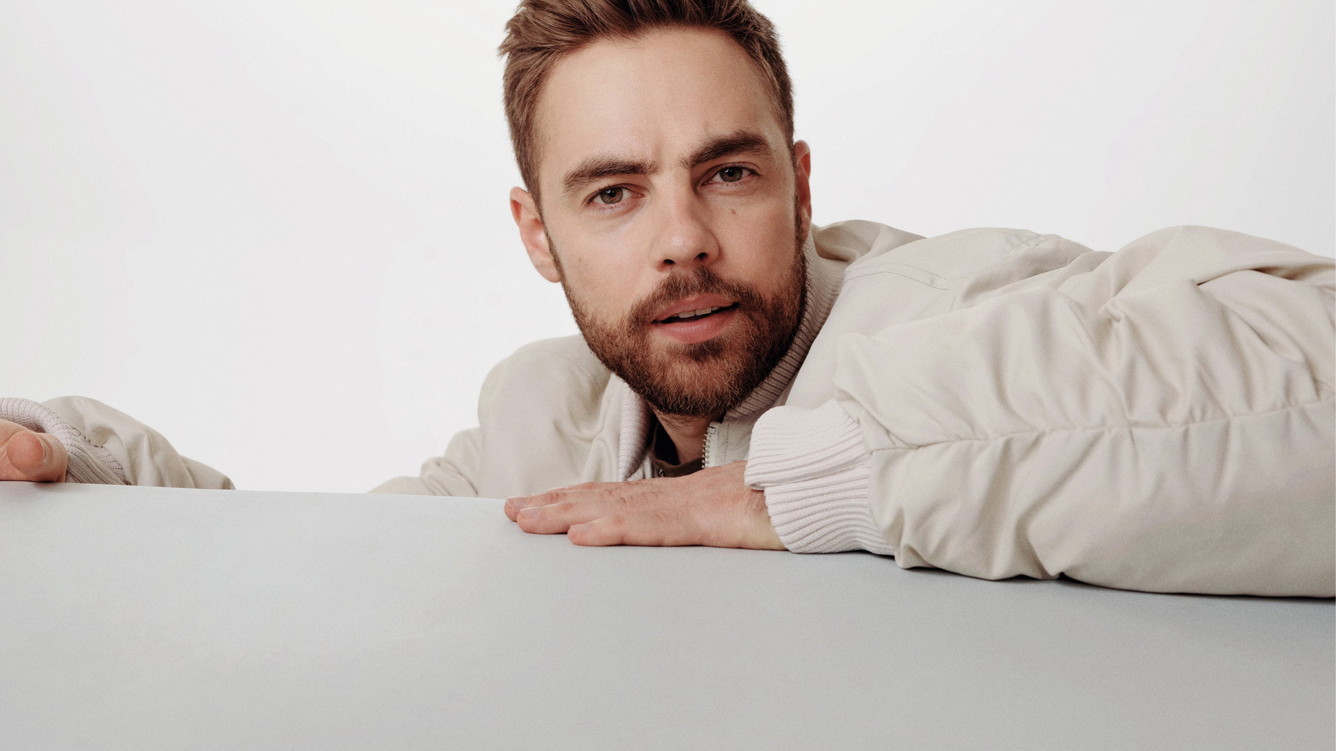 Вільні стосунки, кліп з Ющенком і скандал з Вербою: цікаве про коміка Антона Тимошенка