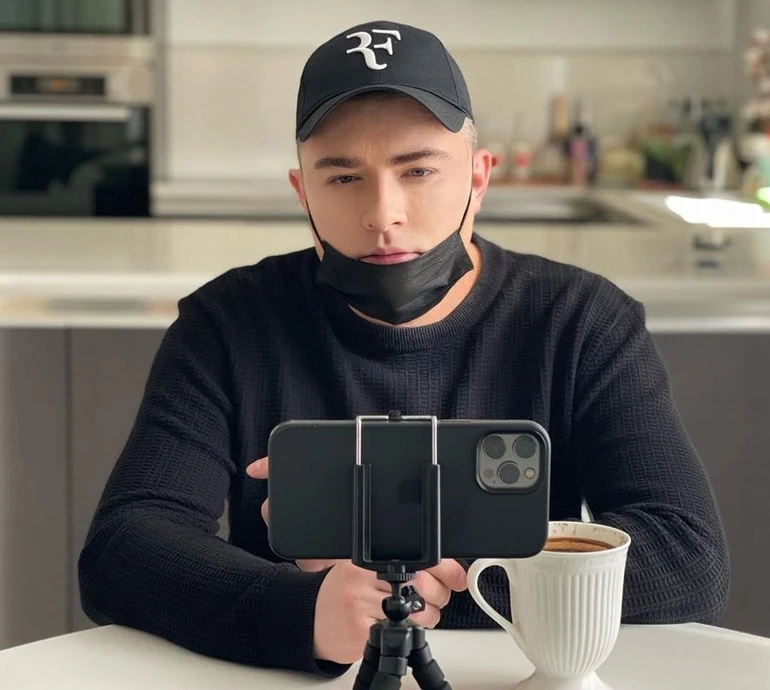 Солодка булочка: Данилко зворушив шанувальників своїм рідкісним дитячим фото